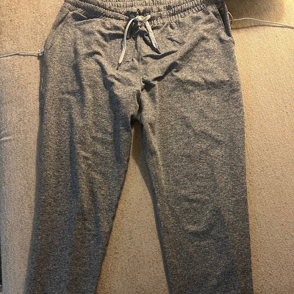 VUORI Joggers Grey/ Size Large